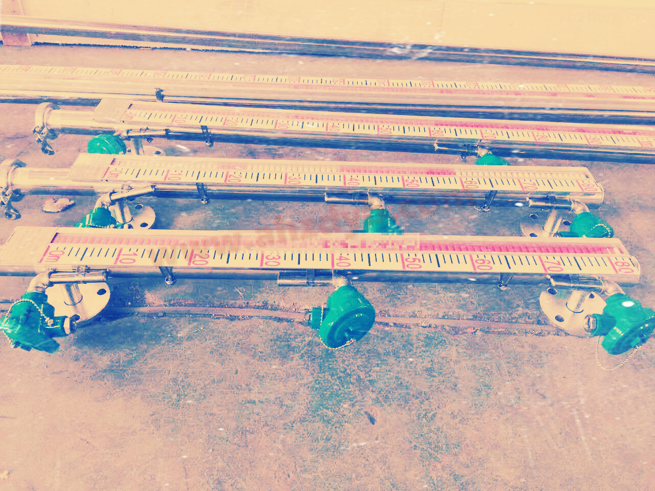 側裝帶遠傳磁翻板液位計